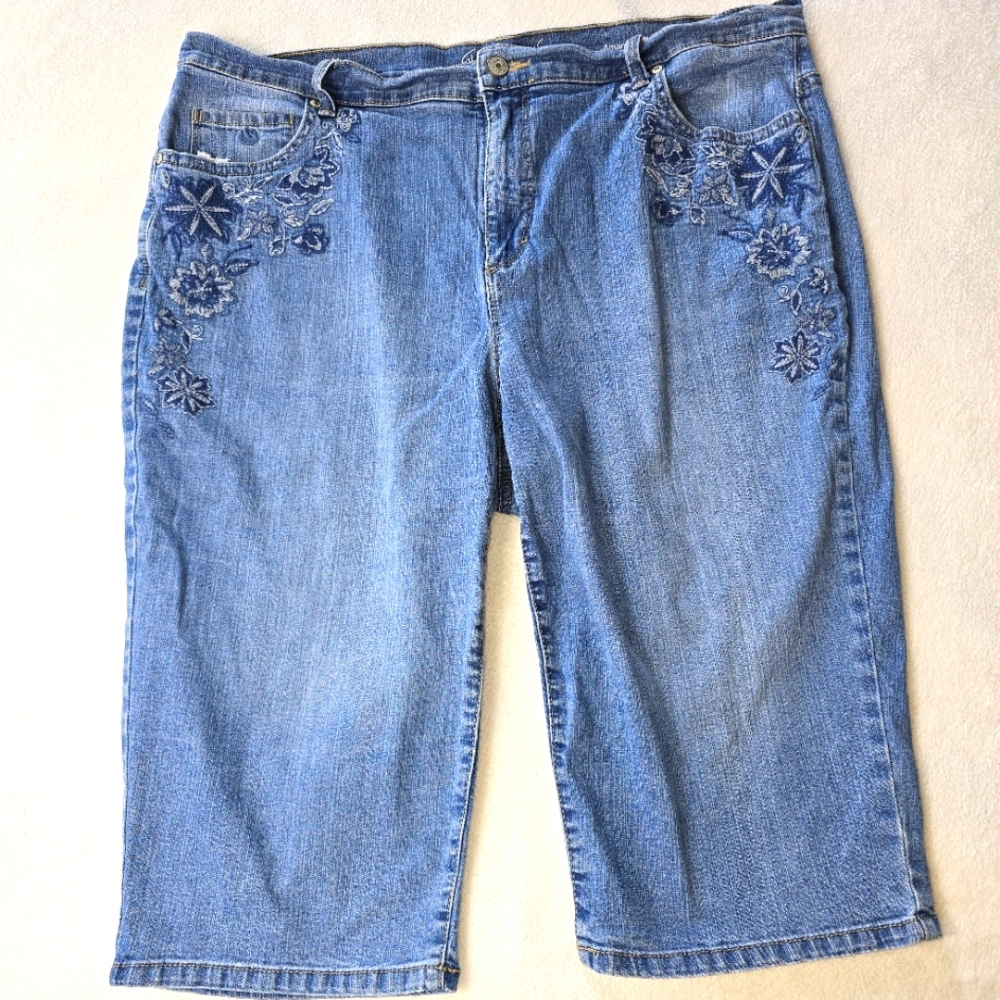 Embroidered Blue Denim Gloria Vanderbilt Amanda Skimmer Jeans